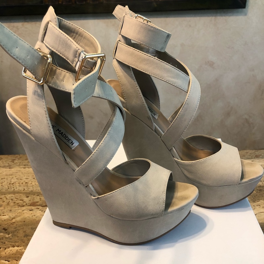 Steve Madden Beige/Tan Suede Wedges! Size 7 - Picture 2 of 8